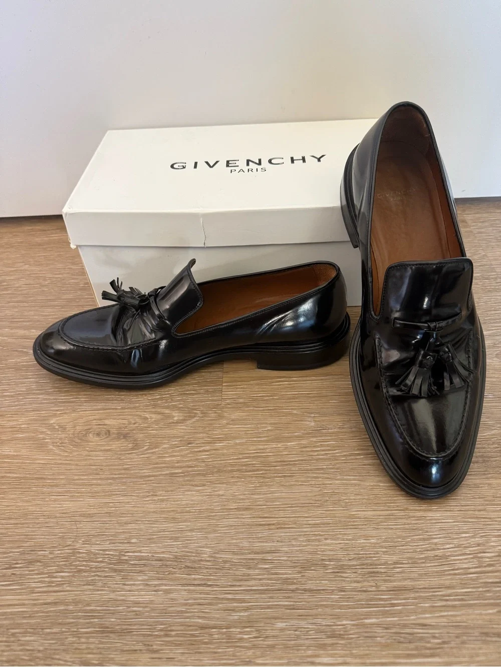 Givenchy loafers vamp sleek